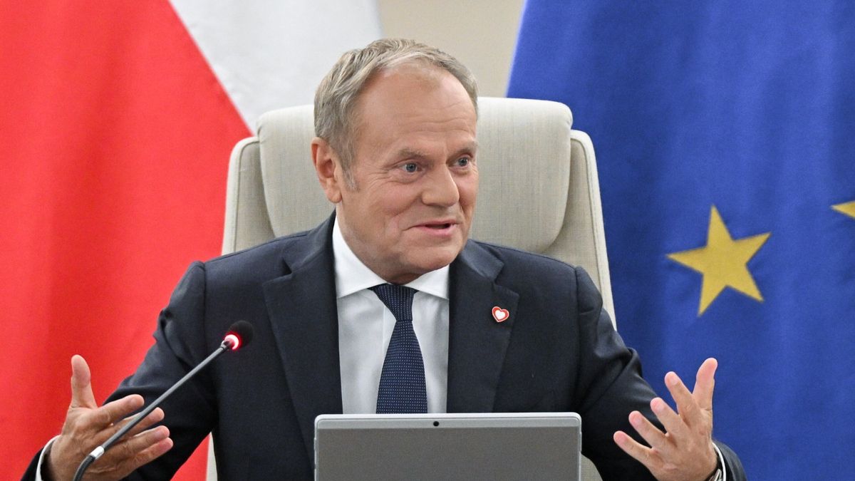 Donald Tusk
Warszawa, 10.06.2025. Premier Donald Tusk podczas posiedzenia rz�du w siedzibie KPRM w Warszawie, 10 bm. Rada Ministr�w zajmie si� projektem ustawy, kt�ry zak�ada stworzenie Komitetu ds. Cyfryzacji i wprowadza definicj� Architektury Informacyjnej Pa�stwa. AIP jest metod� zarz�dzania budow�, rozwojem i utrzymaniem system�w informatycznych oraz zasob�w informacyjnych kraju. (jm) PAP/Radek Pietruszka
Radek Pietruszka
Kancelaria Prezesa Rady Ministr�w, KPRM, polityk polityka, posiedzenie, projekt, rada ministr�w, Rz�d, rz�d Donalda Tuska, unijny, uprawnienia