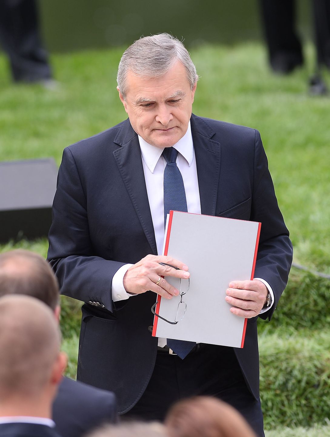 Minister Kultury Piotr Gliński wstrzymuje dotacje dla celebrytów