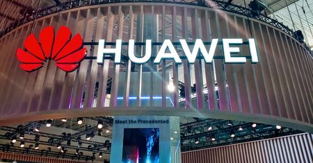 Wielka Brytania zakaże kupowania urządzeń 5G firmy Huawei
