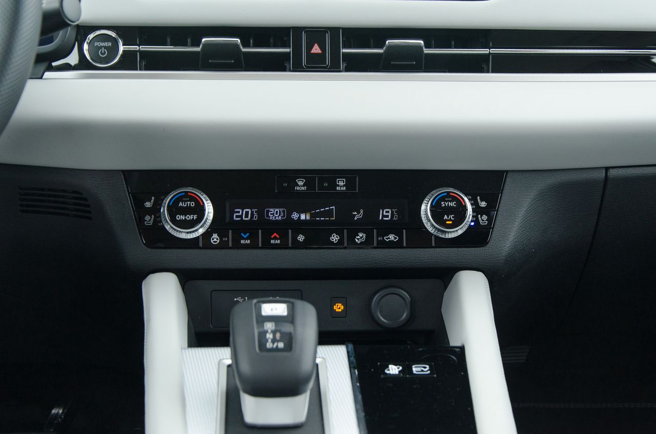 Mitsubishi Outlander PHEV (2025)