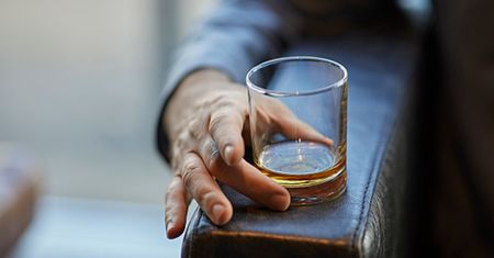 Alkohole - wpływ alkoholu na zdrowie, działanie, prawdy i mity, skutki uboczne