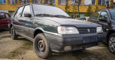 Warszawa sprzedała porzucone pojazdy. Niemal pół miliona zysku