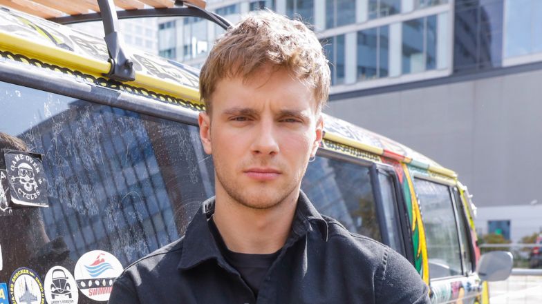 Maciej Musiał chwali się wyrzeźbioną klatą