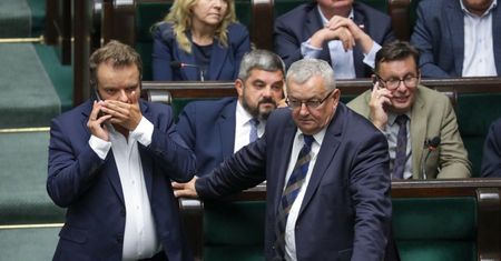 Kłótnia w PiS. Adamczyk oskarżony o bronienie zdrajcy