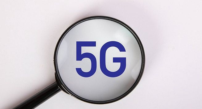 UOKiK po skargach klientów sprawdzi, jak Plus i Play reklamują 5G