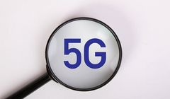 UOKiK po skargach klientów sprawdzi, jak Plus i Play reklamują 5G