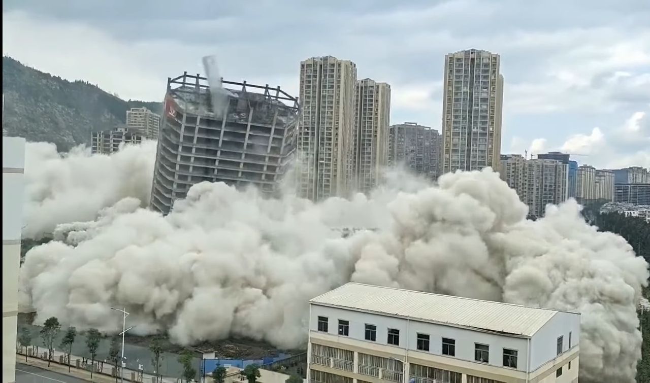 Potężna eksplozja. W ciągu 45 sekund zniszczono 15 budynków [WIDEO]