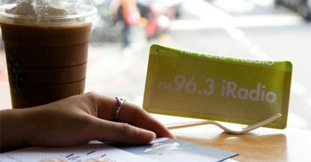 Solarne i stylowe przenośne radyjko Flexio
