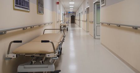 Wypisali ją do domu, potem zmarła. Nowy wątek w głośnej sprawie