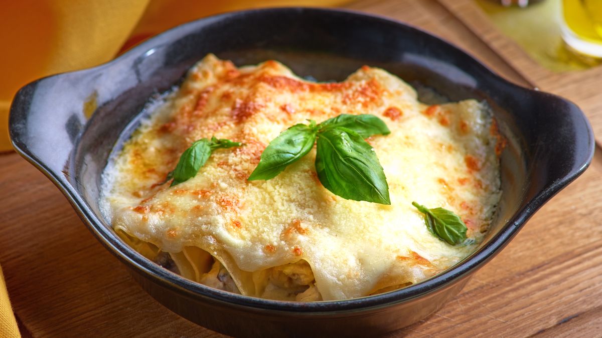 Makaronowa zapiekanka z sezonowym warzywem 