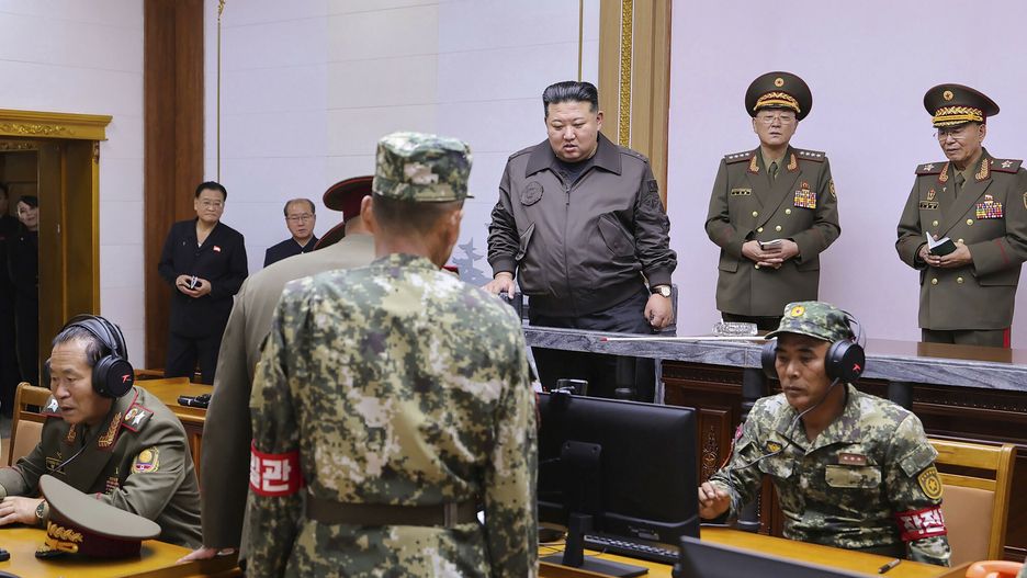 Korea Północna. Kim Dzon Un dokonuje inspekcji w dowództwie 