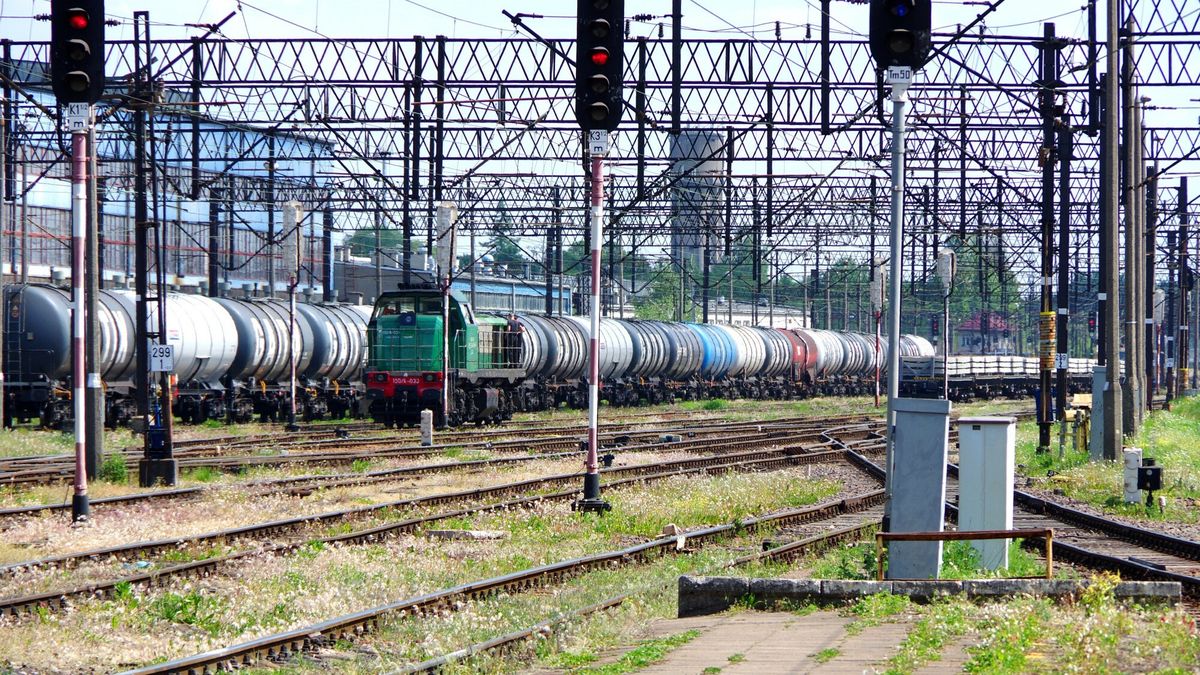 Wagony towarowe na bocznicy w Olsztynie 