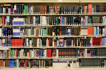 Autor I tomu „Czteroksięgu magicznego” w jasielskiej bibliotece