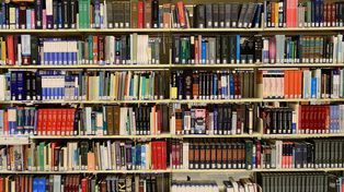 Autor I tomu „Czteroksięgu magicznego” w jasielskiej bibliotece