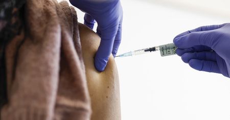 Novavax będzie dostępny w Polsce. Nowa szczepionka wytworzona starą metodą