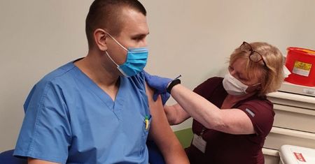 Szczepienia poza kolejnością również w Krakowie? Szpital stanowczo zaprzecza
