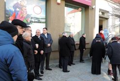 Atak na biuro senatora PiS. Wybito szybę