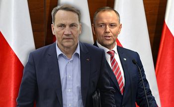 "Nie odziedziczył korony". Sikorski stanowczo po słowach Nawrockiego