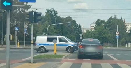 Policjanci nagrani w Poznaniu. Są już dziesiątki komentarzy internautów