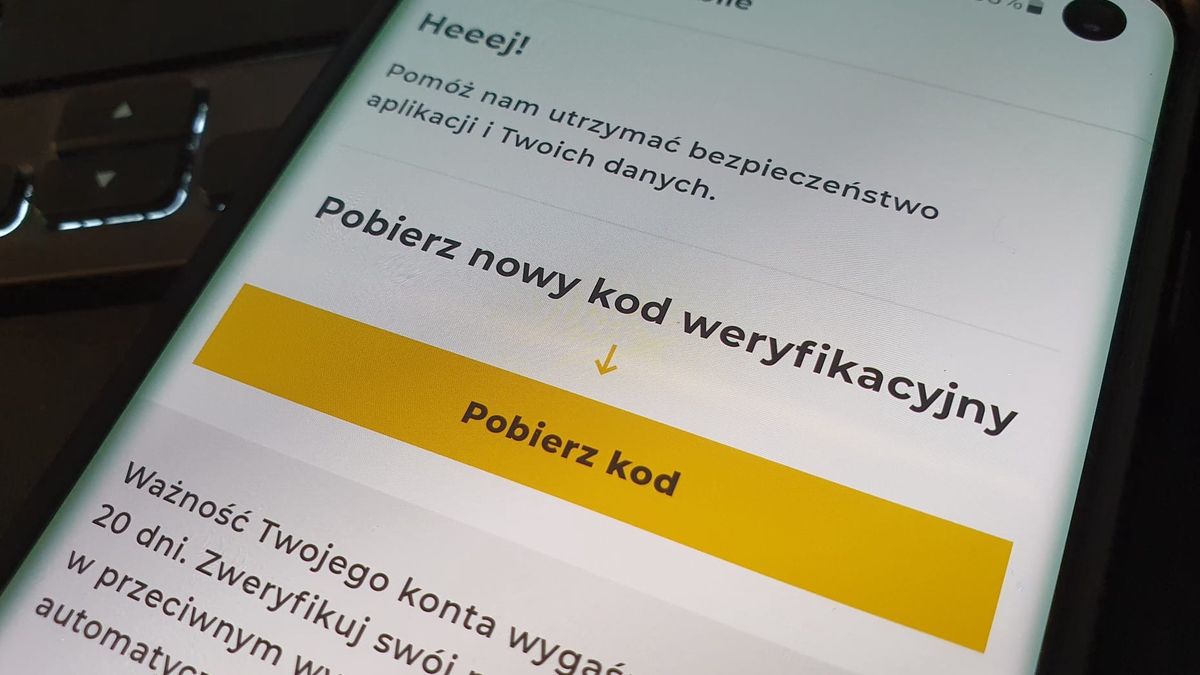 Aplikacja InPost prosi o weryfikację konta