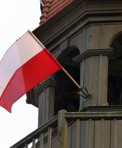 Święto Niepodległości 2023. Jak prawidłowo wywiesić flagę na 11 listopada?