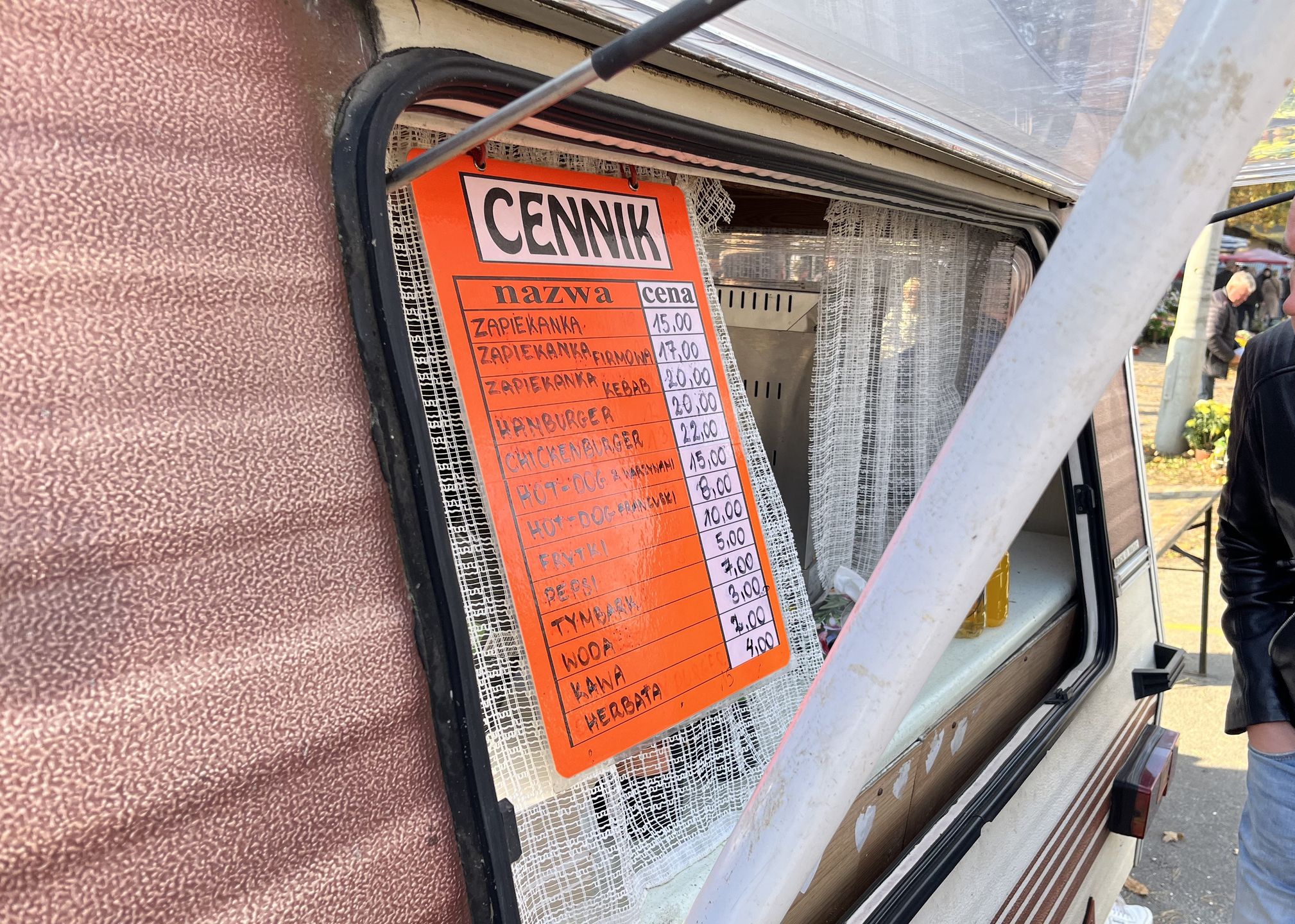 Cennik z punku gastro przy cmentarzu w Grudziądzu