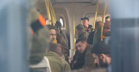 Pierwsze chwile na wolności. Ukraińscy żołnierze wrócili do domu