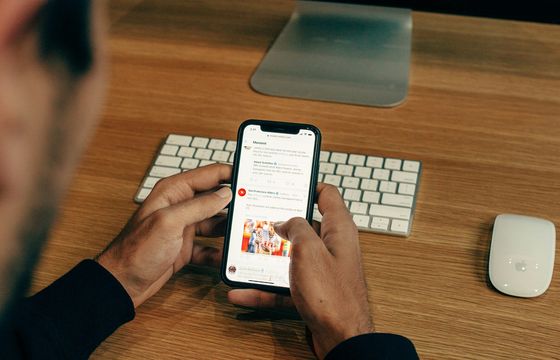 Fake newsy w Polsce najczęściej bazują na obrazach