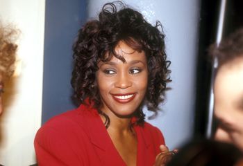 Oprah Winfrey ujawnia kulisy ostatniego spotkania z Whitney Houston. "Spadła ze sceny"