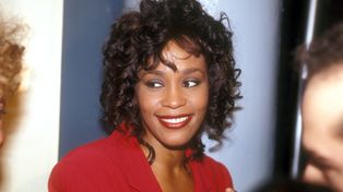 Oprah Winfrey ujawnia kulisy ostatniego spotkania z Whitney Houston. "Spadła ze sceny"