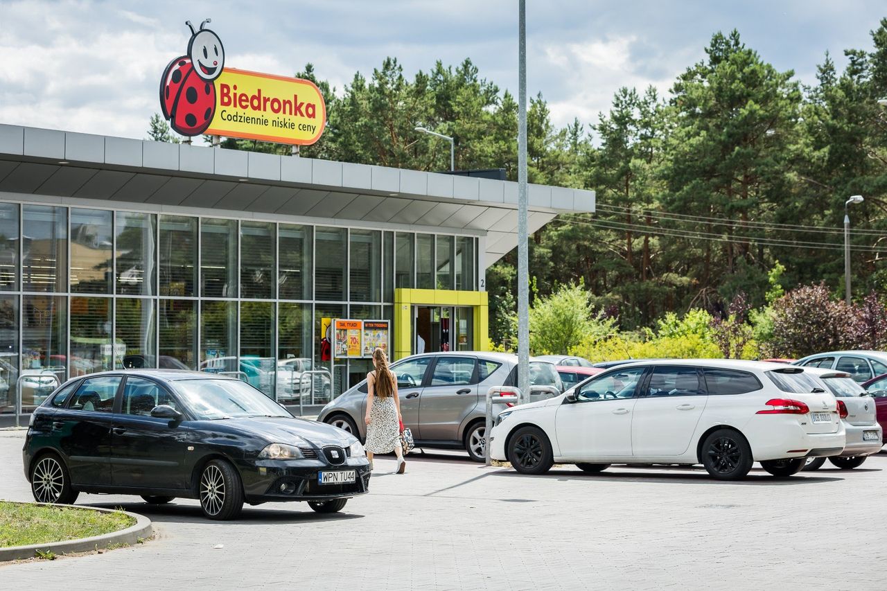 Nowa opłata w Biedronce i Lidlu. Od tego miesiąca zapłacimy więcej – ale możemy odzyskać pieniądze