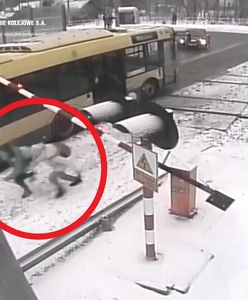 Dzieci w popłochu uciekały. Autobus stanął na przejeździe kolejowym