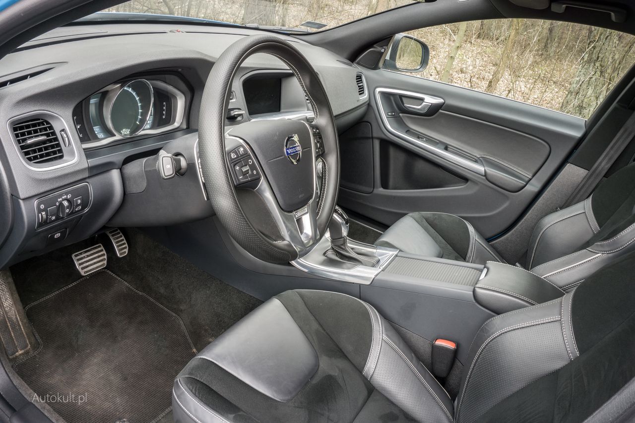 Wnętrze Volvo S60 jest świetnie wykończone, choć momentami kuleje ergonomia obsługi.