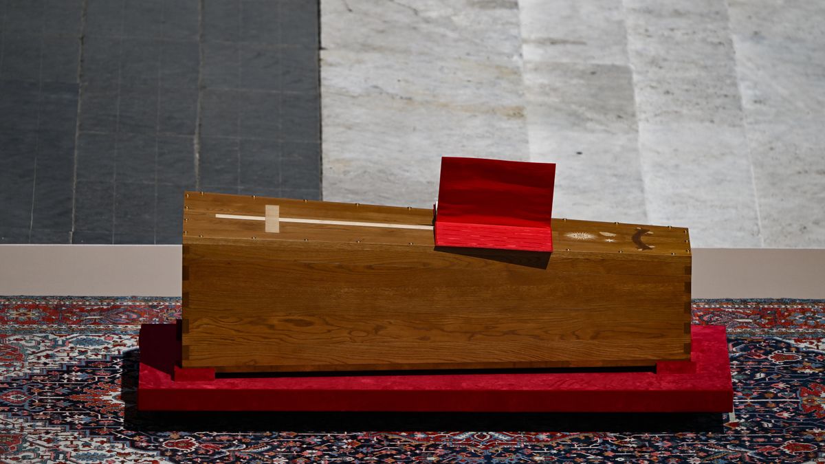 Wierni mogą już odwiedzać grób Franciszka