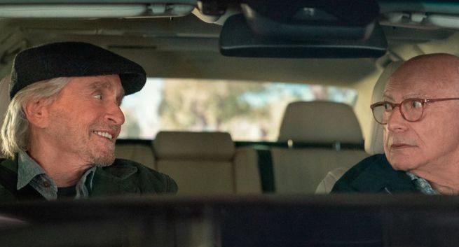 Alan Arkin i Michael Douglas w drugim sezonie serialu "The Kominsky Method"