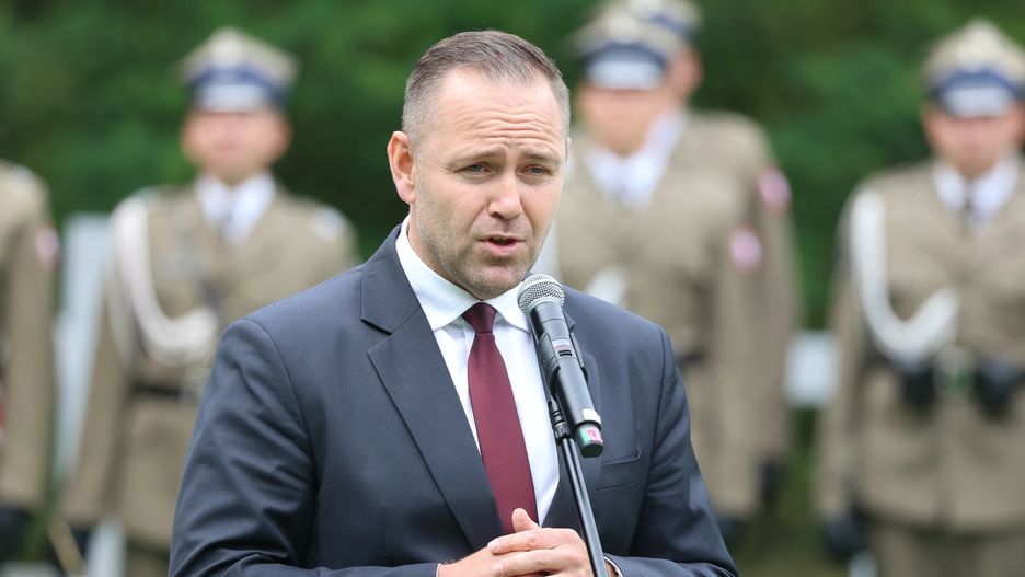 Upami?tnienie ofiar niemieckich zbrodni w Forcie III w Pomiech�wku
Fot. Piotr Molecki/East News Pomiechowek, 31.07.2023. Uroczystosci upamietniajace ofiary niemieckich zbrodni w Forcie III w Pomiechowku w czasie II wojny swiatowej. W latach 1941-45 na tym terenie miescilo sie wiezienie karno-sledcze gestapo.
N/z: prezes IPN Karol Nawrocki
Piotr Molecki
