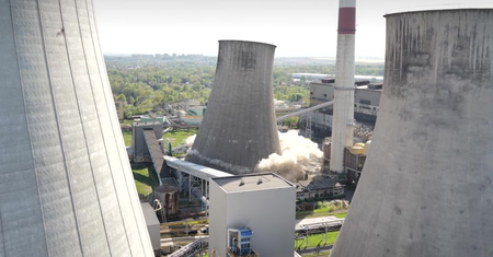 Chłodnia kominowa w Będzinie runęła jak domek z kart. Wystarczyło kilka sekund