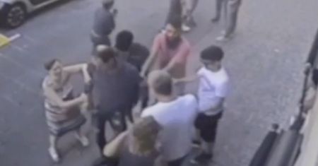 Bijatyka księdza z żałobnikami. Finał awantury na pogrzebie w diecezji Aversa