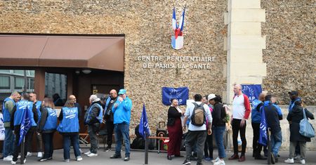 Wielki protest przed więzieniami we Francji. Strażnicy blokują wejścia