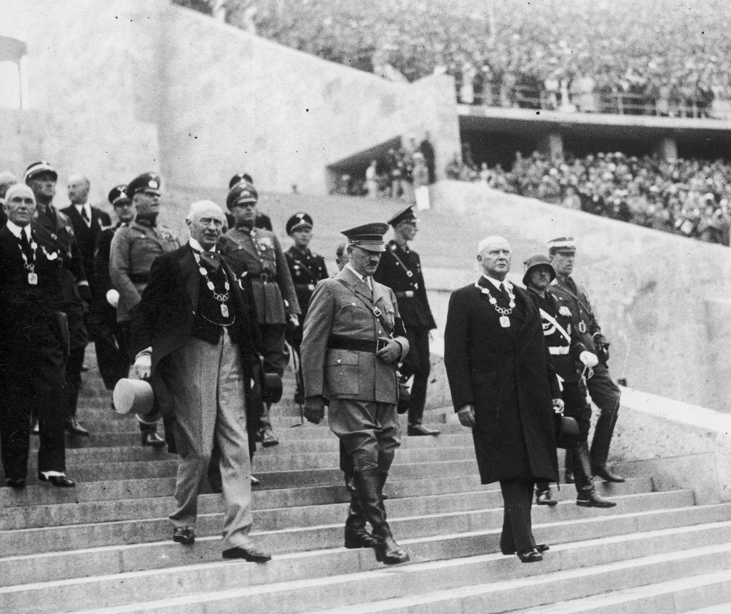 Hitler wchodzący na stadion olimpijski w dniu otwarcia igrzysk w Berlinie