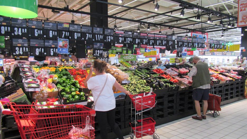 Nadchodzi długi czerwcowy weekend, a wraz z nim zmiana godzin otwarcia supermarketów