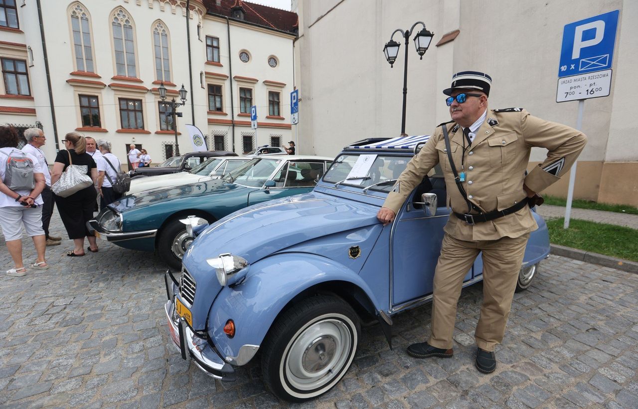 Rzeszów: Zabytkowe cacka marki Citroen. Zlot na Rynku