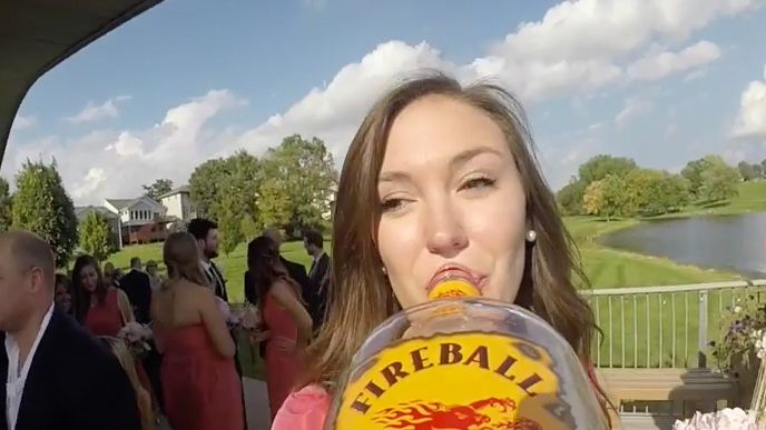 Kamerka GoPro na butelce zamiast fotografa ślubnego 1