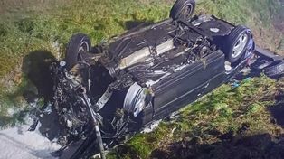 Po dachowaniu mężczyźni wypadli z auta. Wszyscy byli pijani