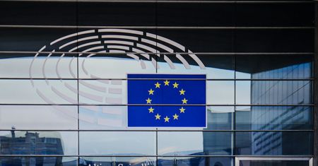 Kłopoty polskich europosłów. Komisja za uchyleniem immunitetów