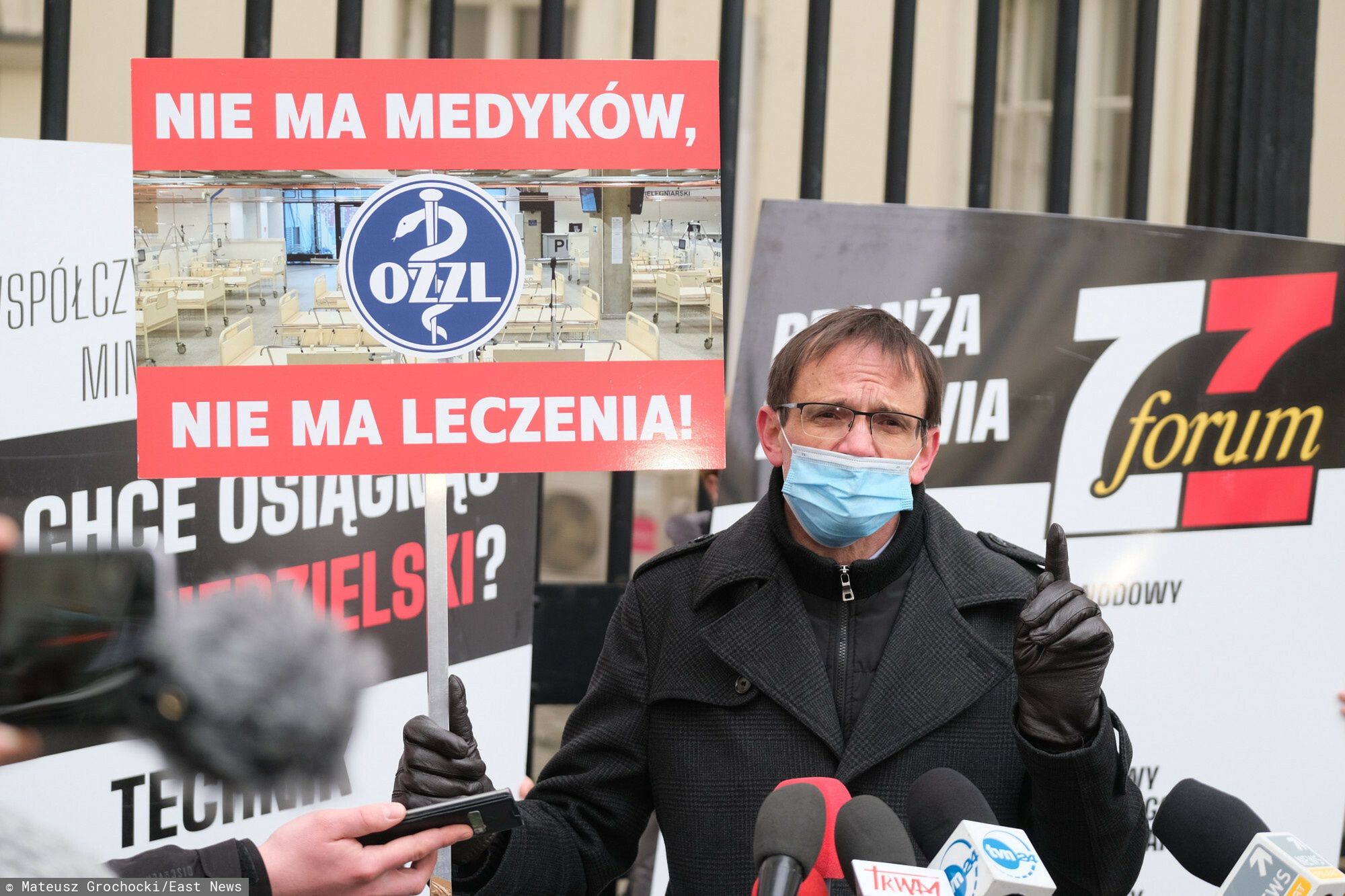 Protest pielęgniarek i położnych w Warszawie, na zdjęciu przewodniczący Ogólnopolskiego Związku Zawodowego Lekarzy Krzysztof Bukiel
