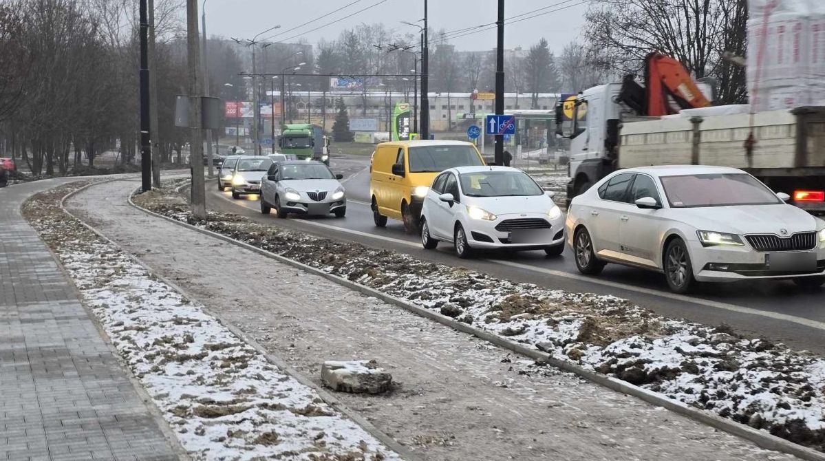 Utrudnienia na ul. Diamentowej potrwają dłużej. Ruch wahadłowy do 15 lutego