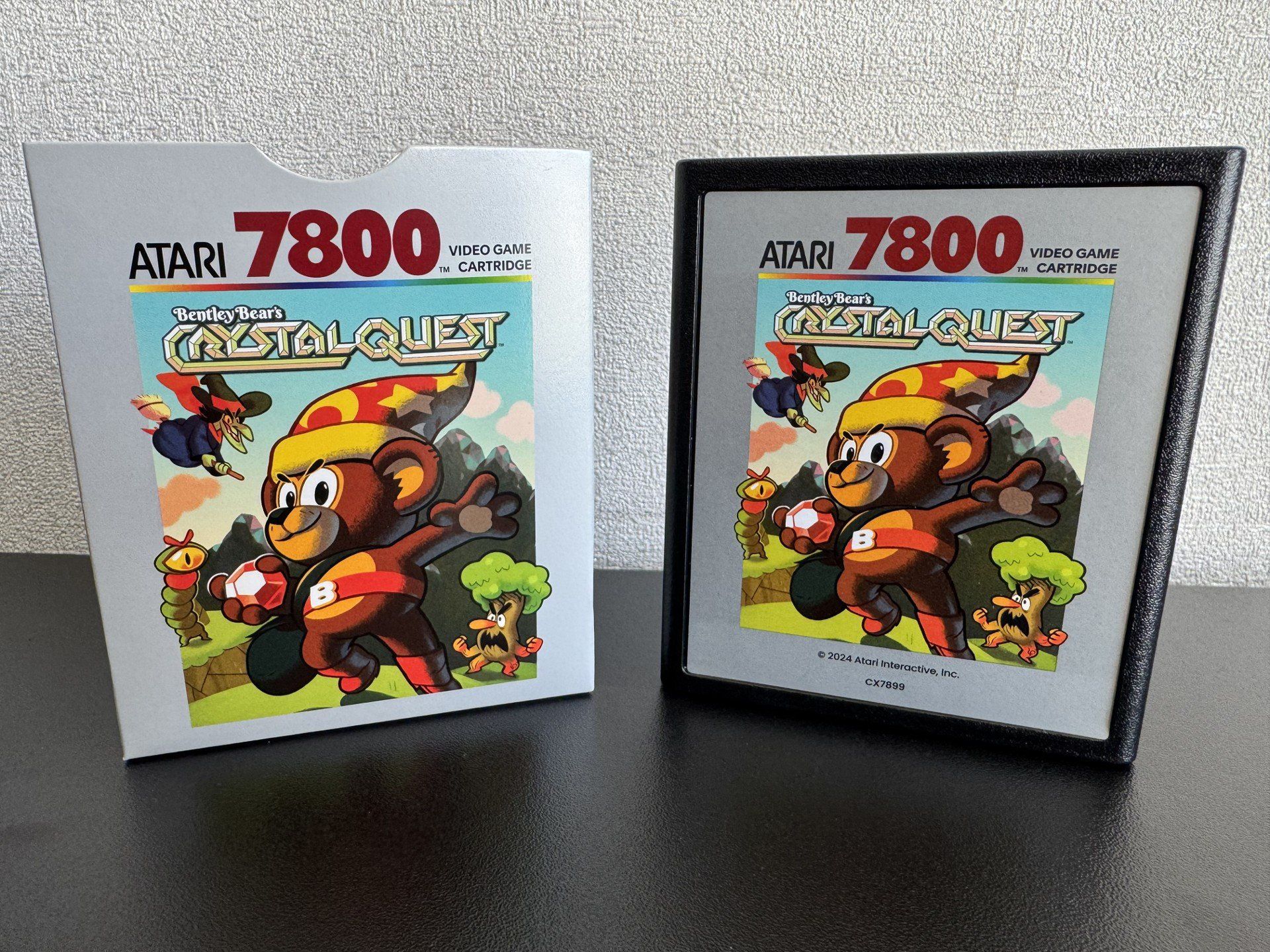 W zestawie znajduje się kartonowa kieszonka z kartridżem i instrukcją obsługi. Niestety, bez pełnowymiarowego pudełka.