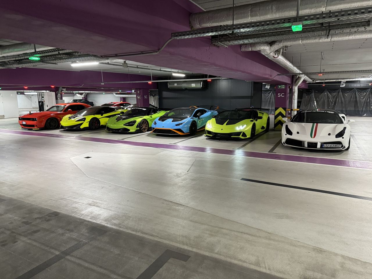 Lamborghini, Ferrari, McLarenem. Przejedź się i wesprzyj zbiórkę na karetkę dla dzieci!