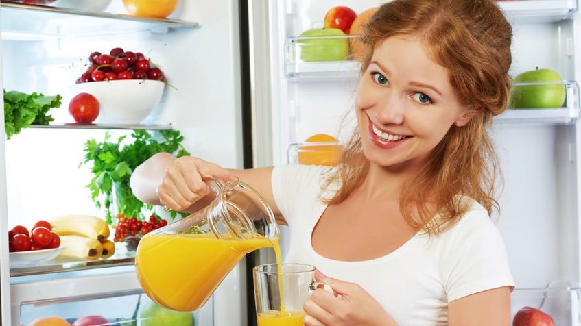 Sok z pomarańczy jest smaczny i zawiera witaminę C ale podrażnia chore gardło